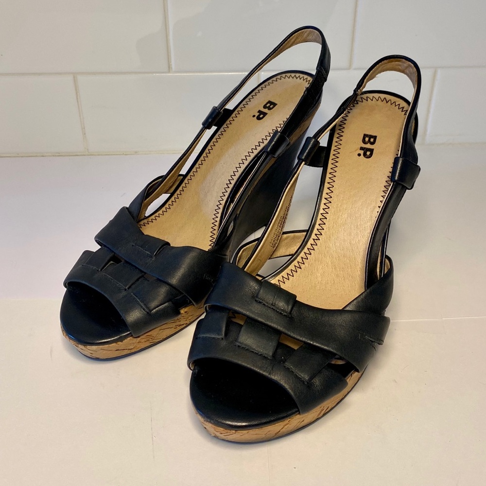 Brass Plum black leather size 7 wedges